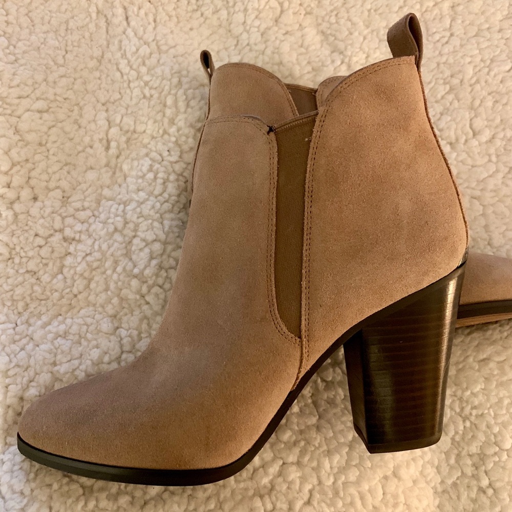 Michael Kors - Heeled Suede Booties 👢